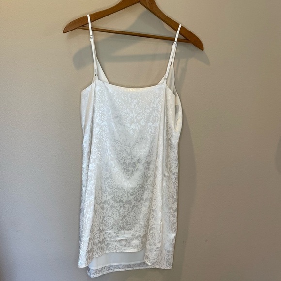 Honey Punch White Flower Design V-Neck Spaghetti Strap Mini Dress Size M - Picture 4 of 9